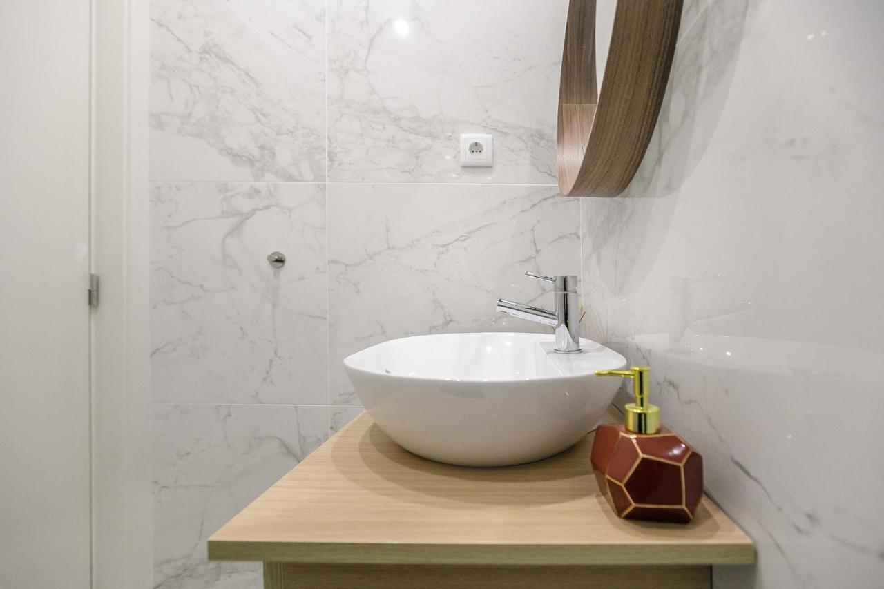 Lovelystay - Downtown Studio With Pool, Ac And Balcony Πόρτο Εξωτερικό φωτογραφία